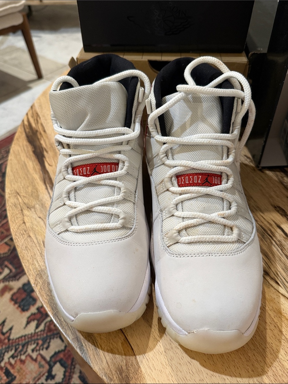 Men’s Jordan 11 Retro platinum tint / University red - Picture 4 of 13